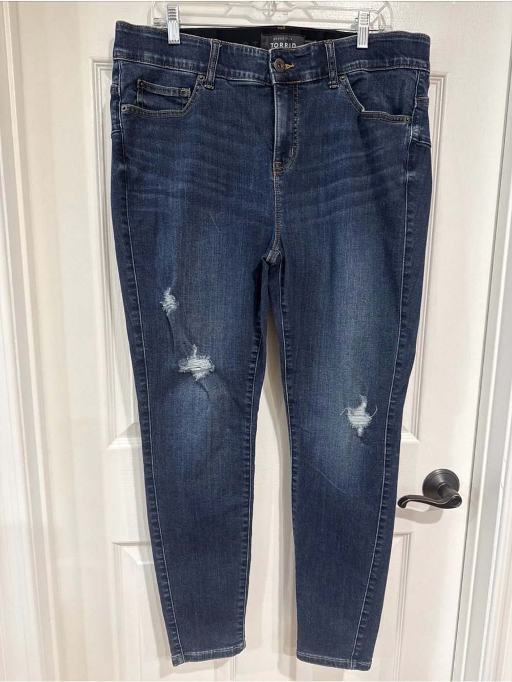 Torrid Denim Bombshell Skinny Jean Women's Size 18R Blue Medium Wash Distressed